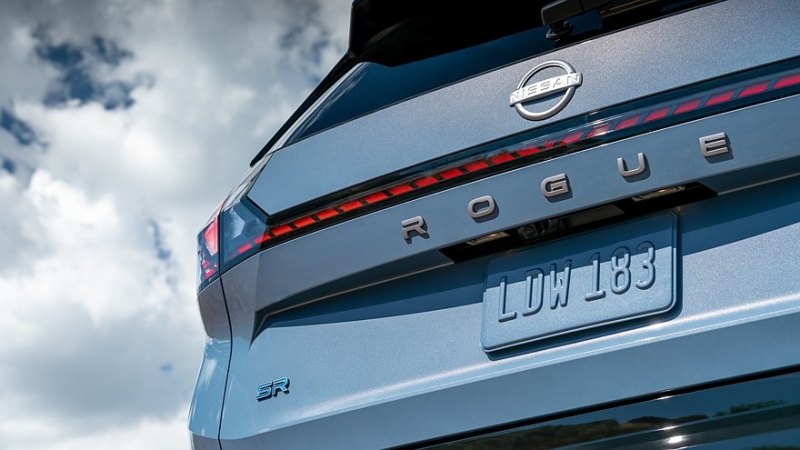 Nissan полностью рассекретил новый гибридный кроссовер Rogue, цены известны